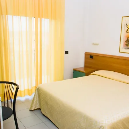 莫纳罗二世住宿 3* 洛阿诺