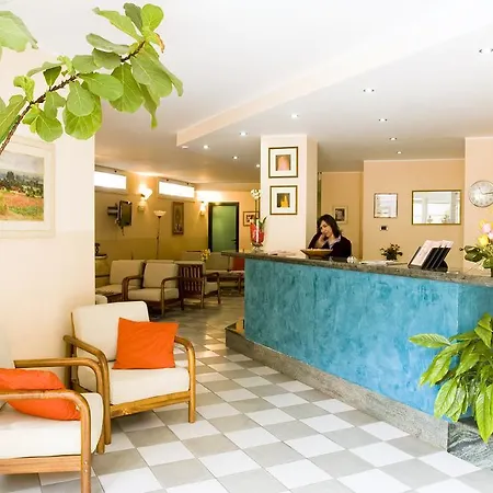 莫纳罗二世住宿 洛阿诺