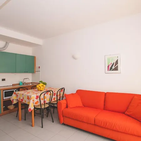 莫纳罗二世住宿 3* 洛阿诺